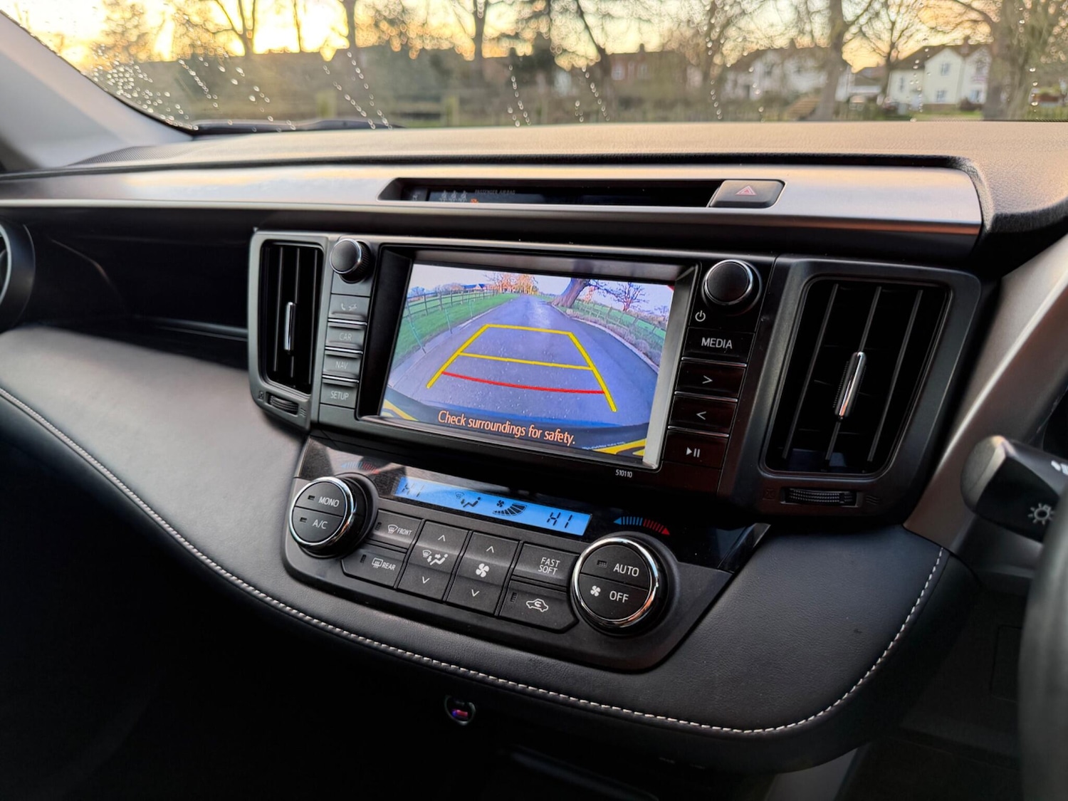 Used Toyota RAV4 2018 for sale - 77565158: Photo 11