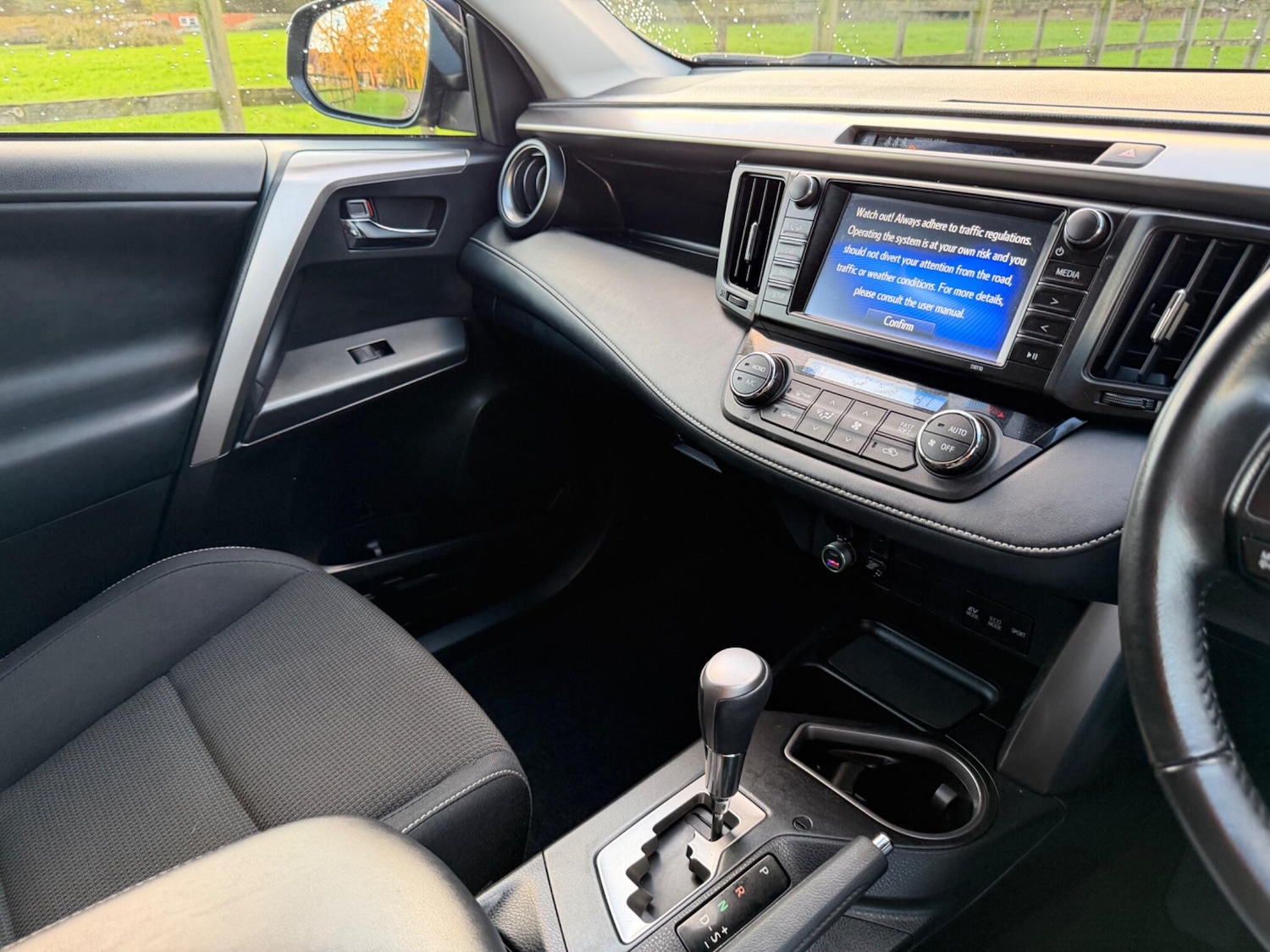 Used Toyota RAV4 2018 for sale - 77565158: Photo 12