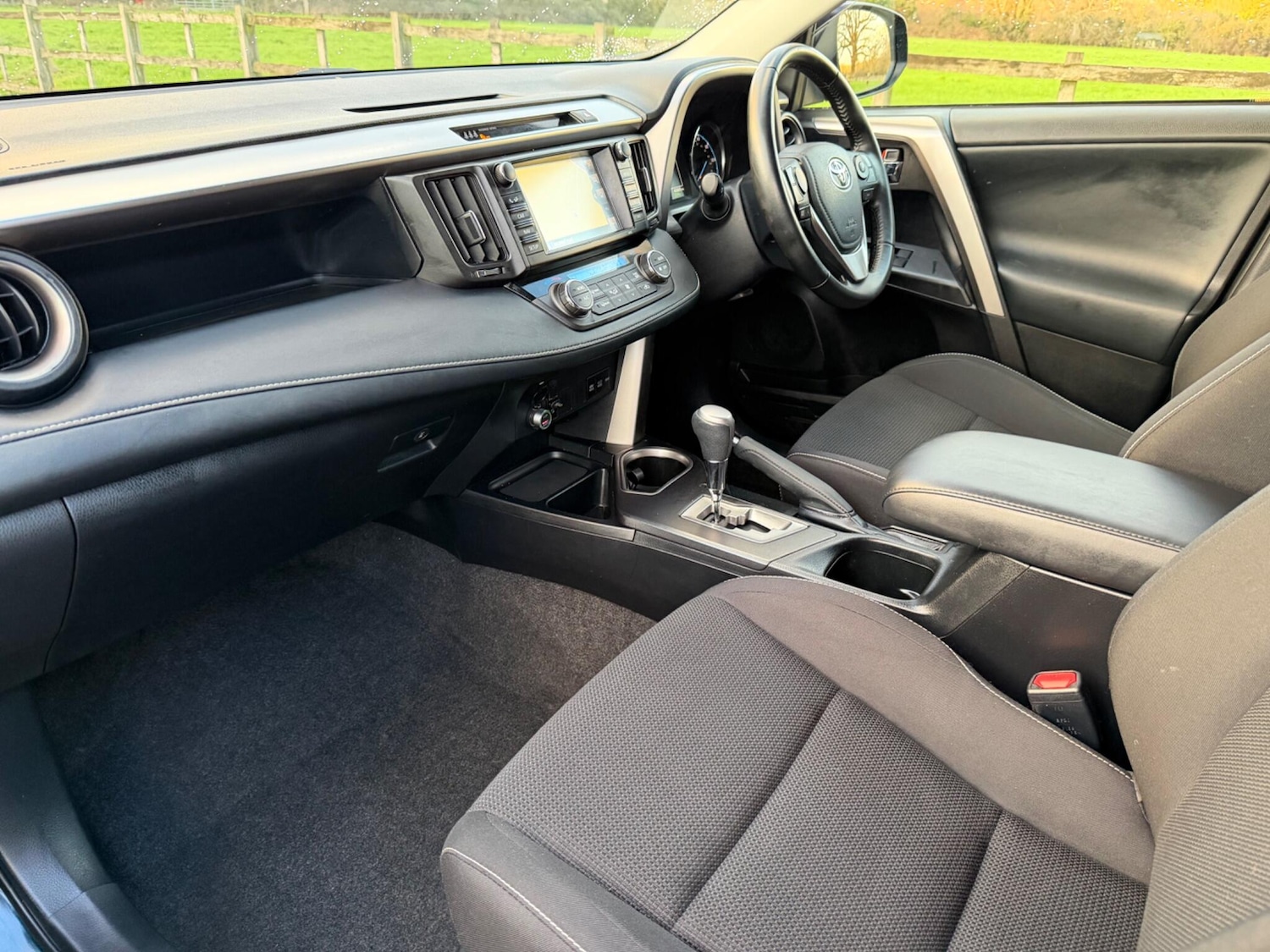 Used Toyota RAV4 2018 for sale - 77565158: Photo 14