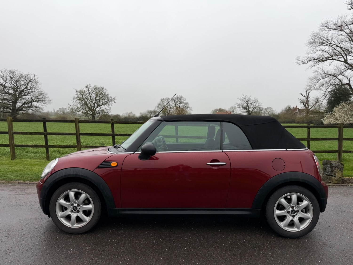Used MINI Convertible 2010 for sale - 77793379: Photo 3