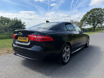 Used Jaguar XE 2016 for sale - 78662574: Photo