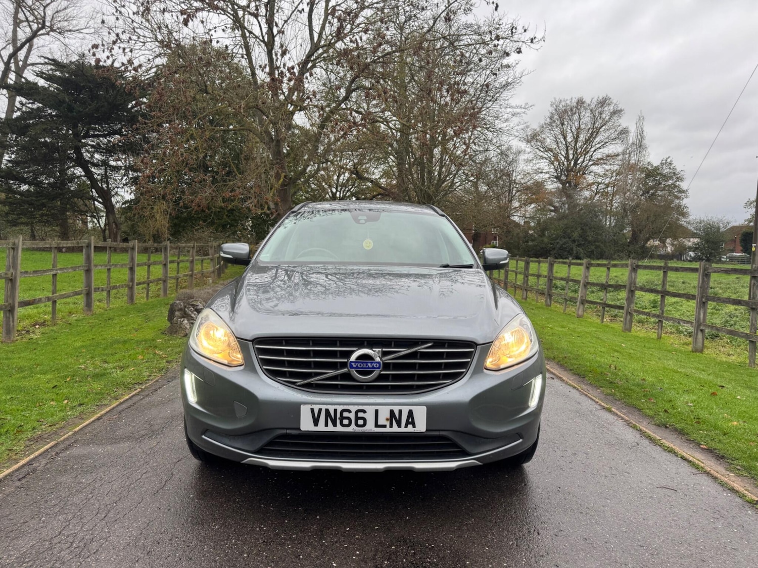 Used Volvo XC60 for sale - 77587106: Photo 2