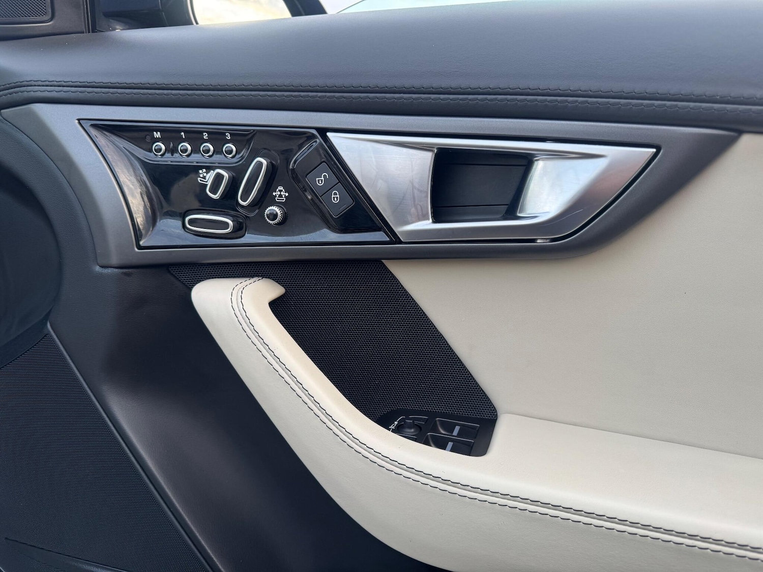 Used Jaguar F-Type for sale - 76865626: Photo 20