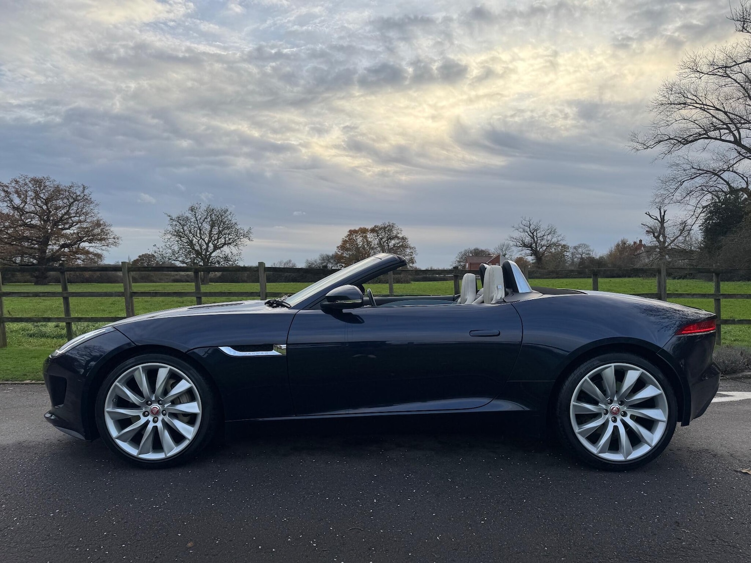 Used Jaguar F-Type for sale - 76865626: Photo 9