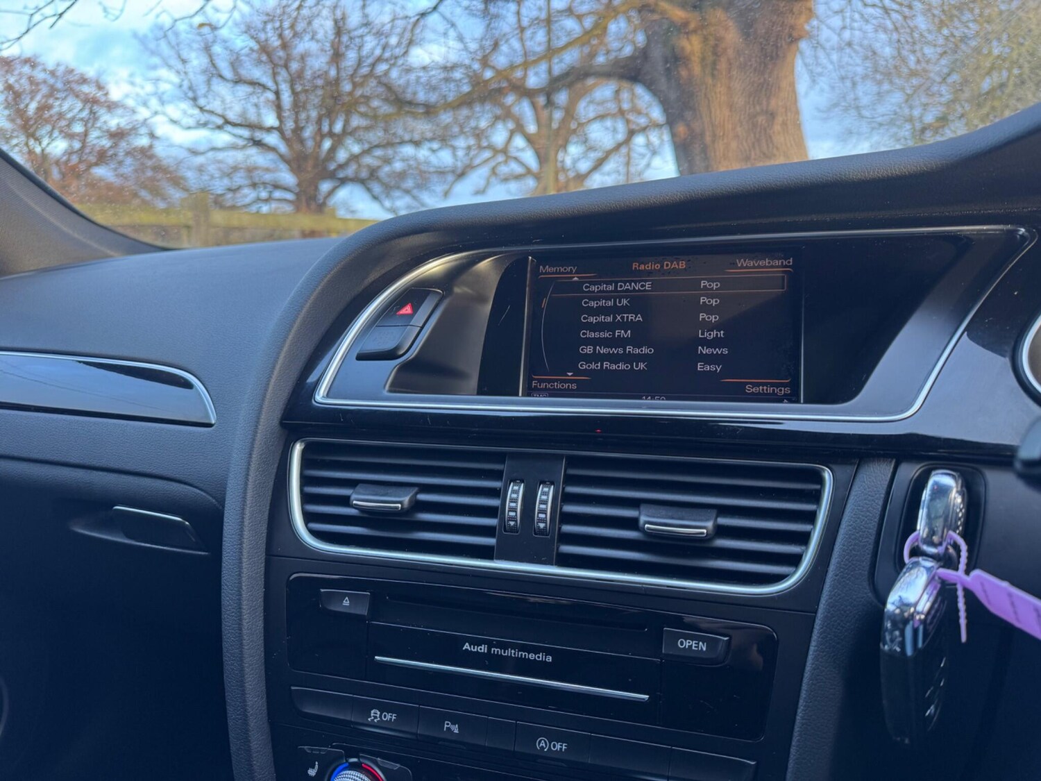 Used Audi A4 Avant 2014 for sale - 76865676: Photo 10