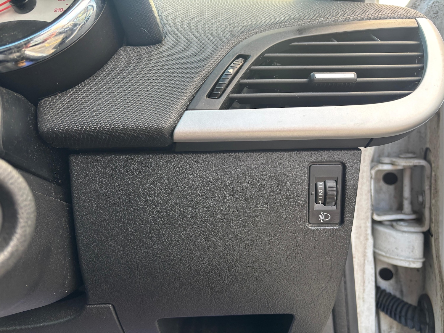 Used Peugeot 207 2011 for sale - 76535030: Photo 28