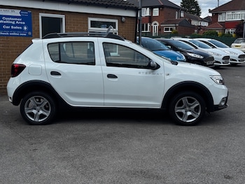 Used Dacia Sandero Stepway 2018 for sale - 76090076: Photo 2