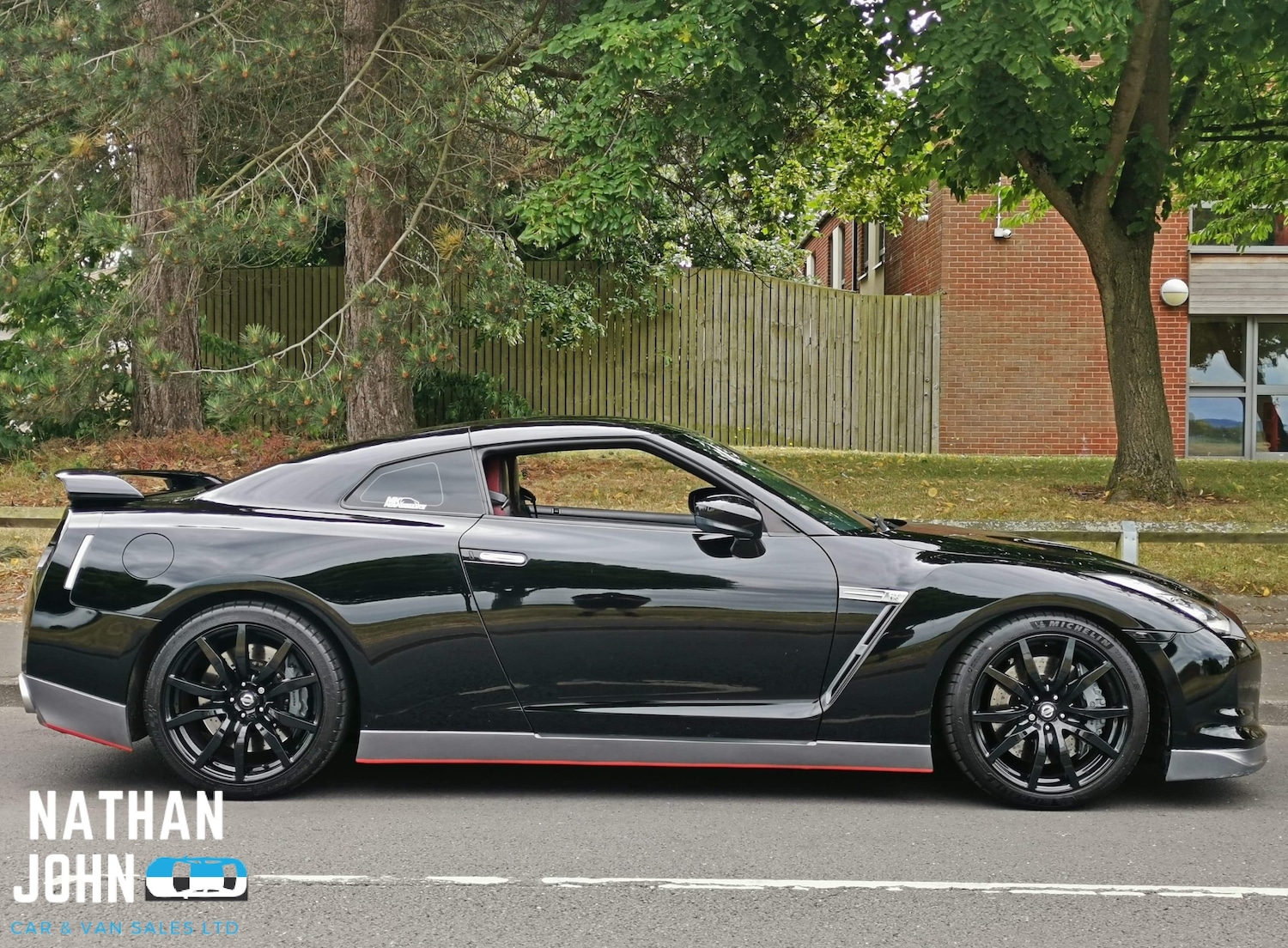 Used Nissan GT-R 2009 for sale - 76966897: Photo 2