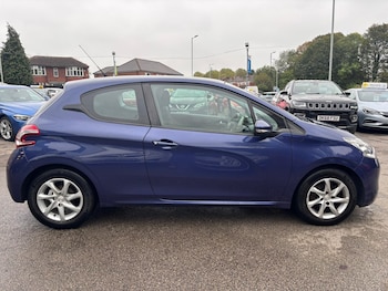 Used Peugeot 208 2015 for sale - 76224970: Photo 4