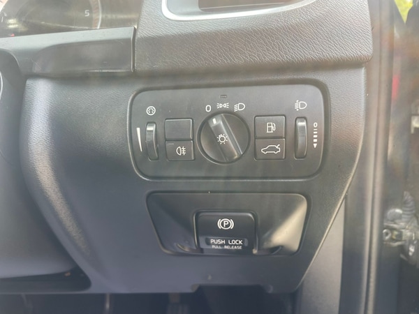Used Volvo V60 2012 for sale - 75726322: Photo 30