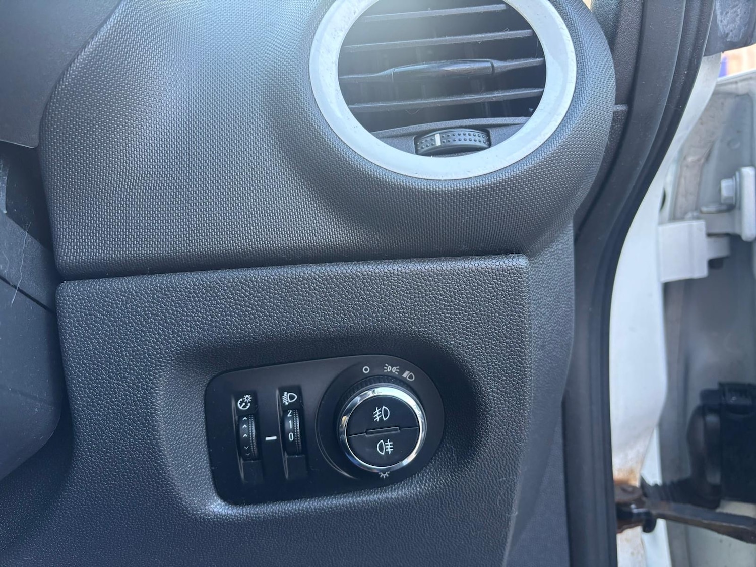 Used Vauxhall Corsa 2010 for sale - 76892352: Photo 35