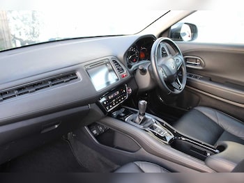 Used Honda HR-V 2017 for sale - 76926360: Photo