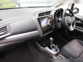 Used Honda Jazz 2016 for sale - 76214141: Photo 2
