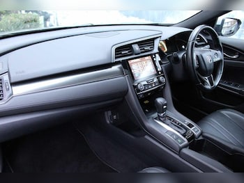 Used Honda Civic 2018 for sale - 76513313: Photo