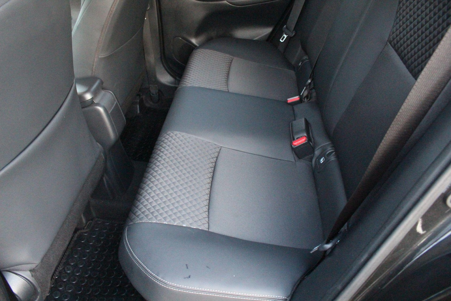 Used Toyota Yaris for sale - 76936374: Photo 8