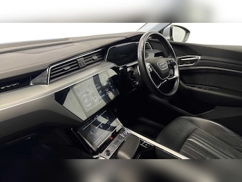 Used Audi e-tron 2021 for sale - 76158911: Photo 2