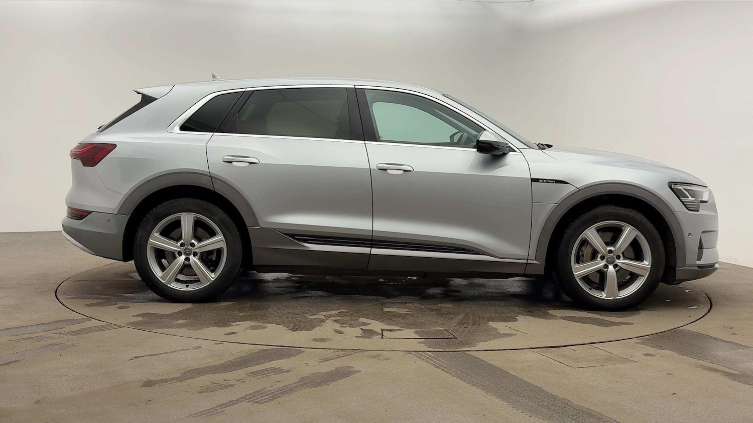 Used Audi e-tron 2021 for sale - 76158911: Photo 4