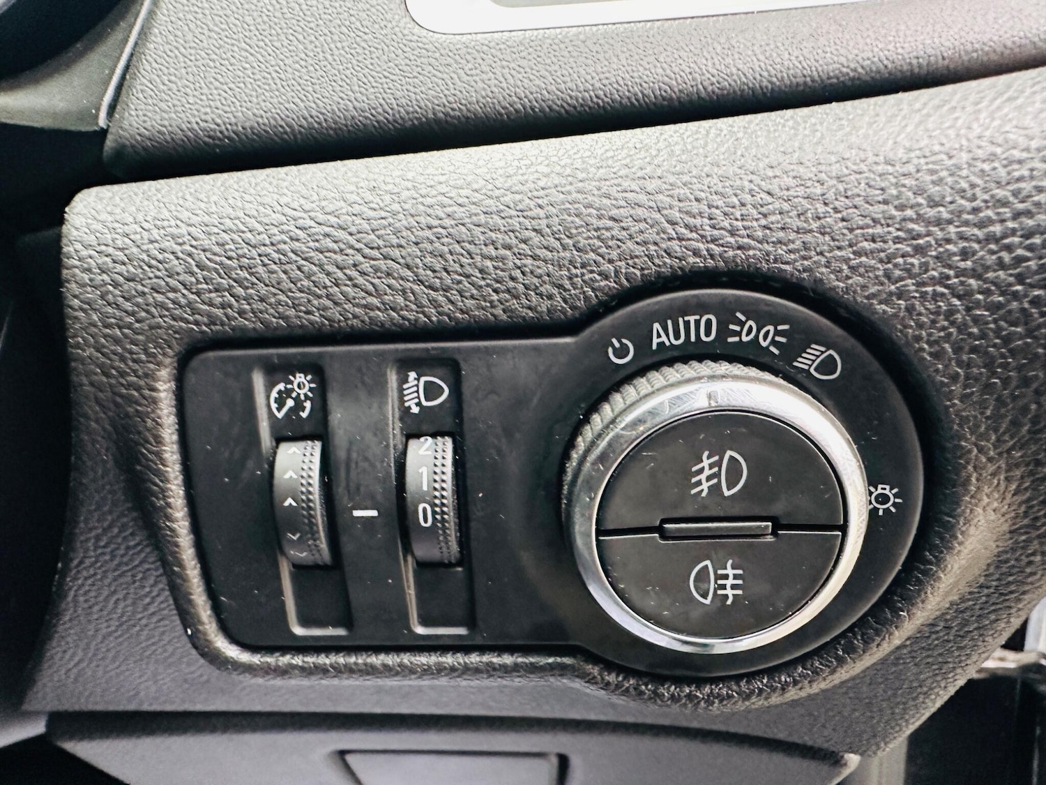 Used Vauxhall Astra 2015 for sale - 76307088: Photo 25