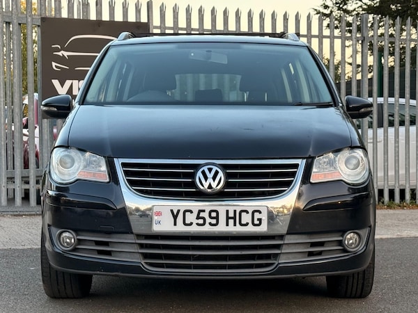 Used Volkswagen Touran 2009 for sale - 76012620: Photo 2