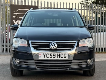 Used Volkswagen Touran 2009 for sale - 76012620: Photo 2