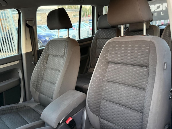 Used Volkswagen Touran 2009 for sale - 76012620: Photo 33