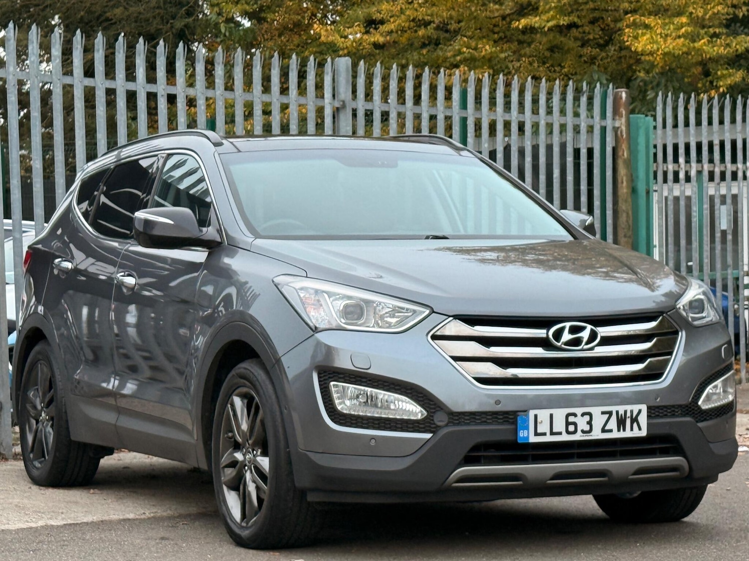 Used Hyundai Santa Fe 2014 for sale - 76398909: Photo 2