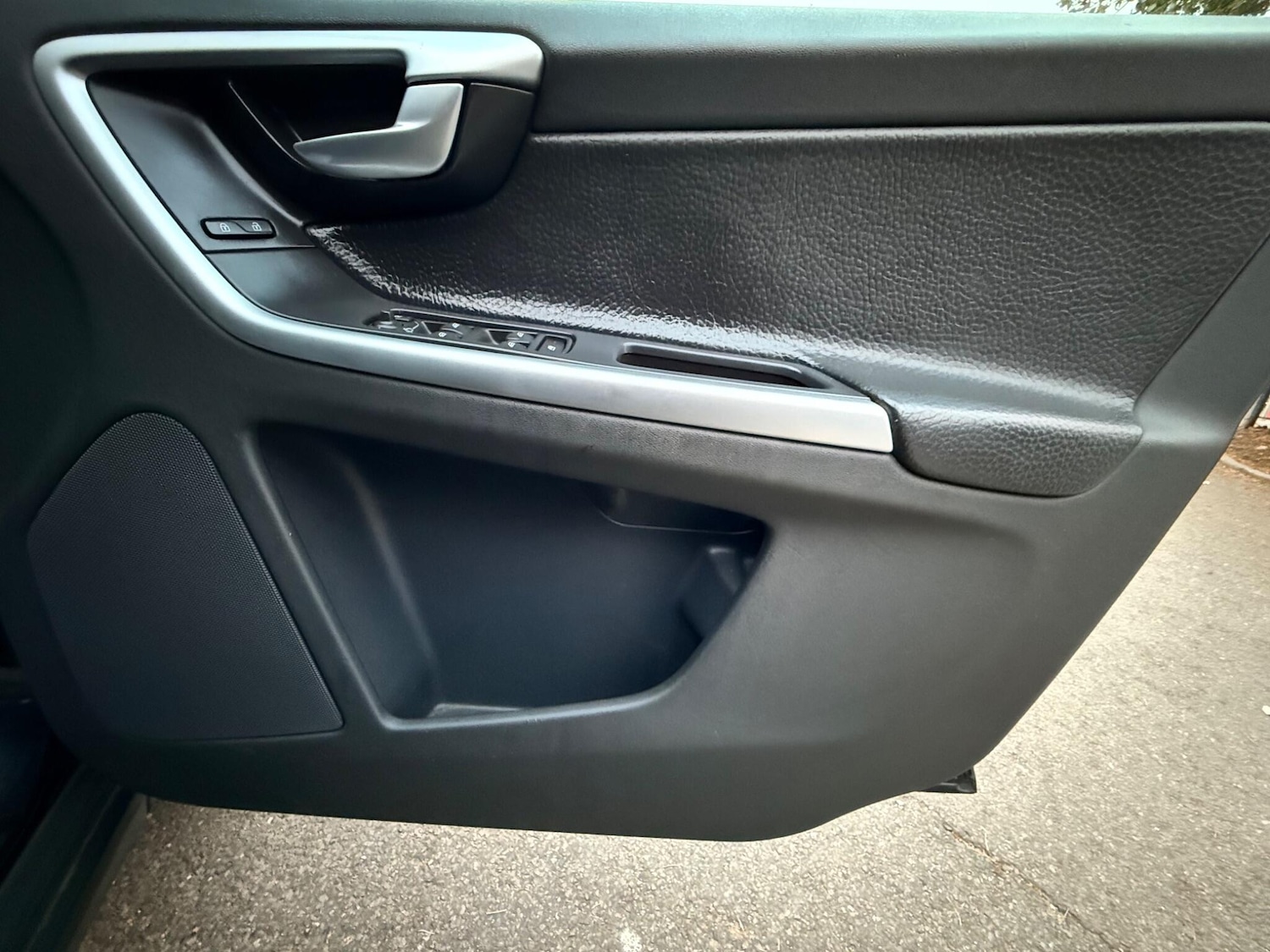 Used Volvo XC60 2010 for sale - 76657390: Photo 25