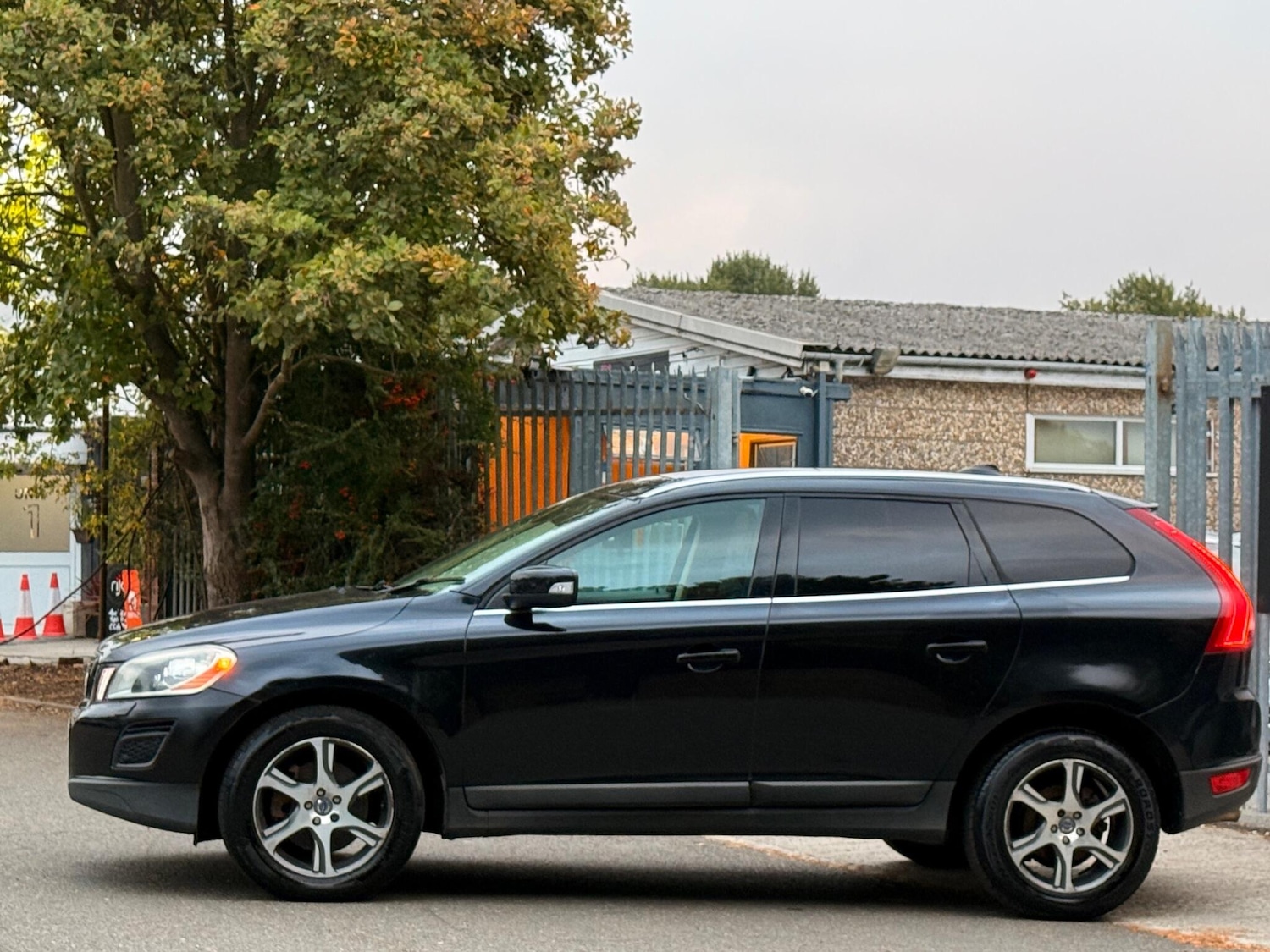 Used Volvo XC60 2010 for sale - 76657390: Photo 33