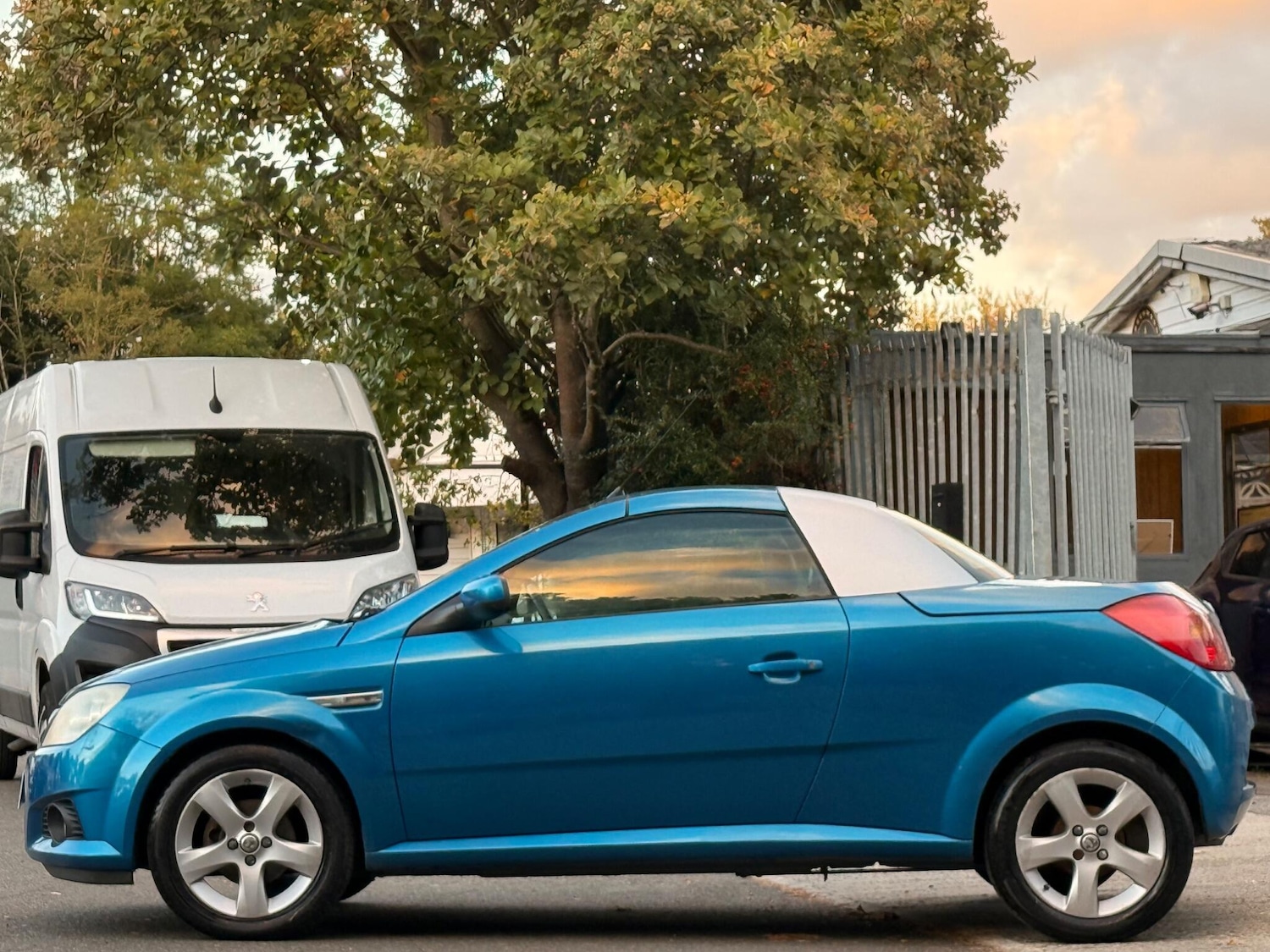 Used Vauxhall Tigra 2006 for sale - 76667185: Photo 12