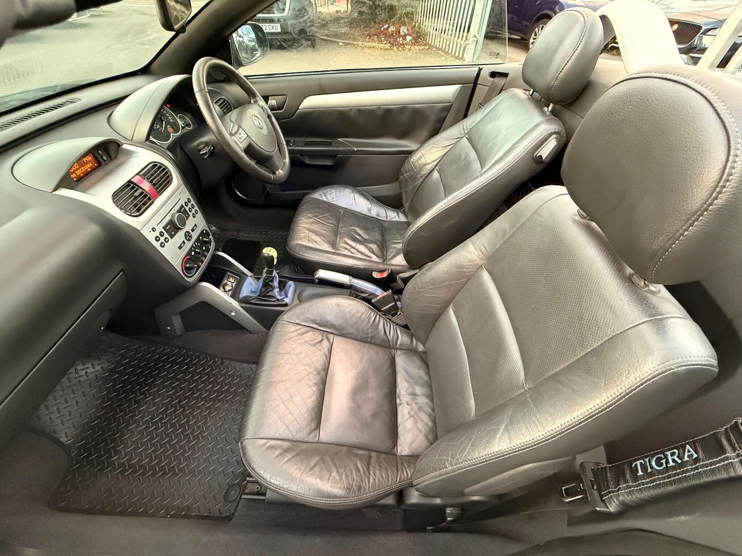 Used Vauxhall Tigra 2006 for sale - 76592668: Photo 25