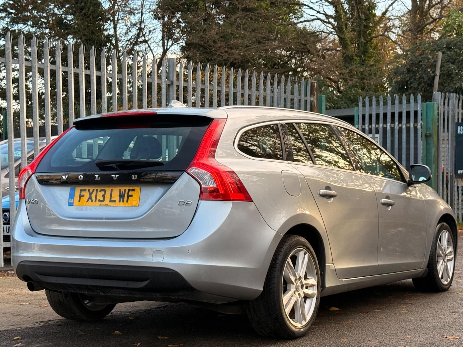 Used Volvo V60 2013 for sale - 76572950: Photo 11