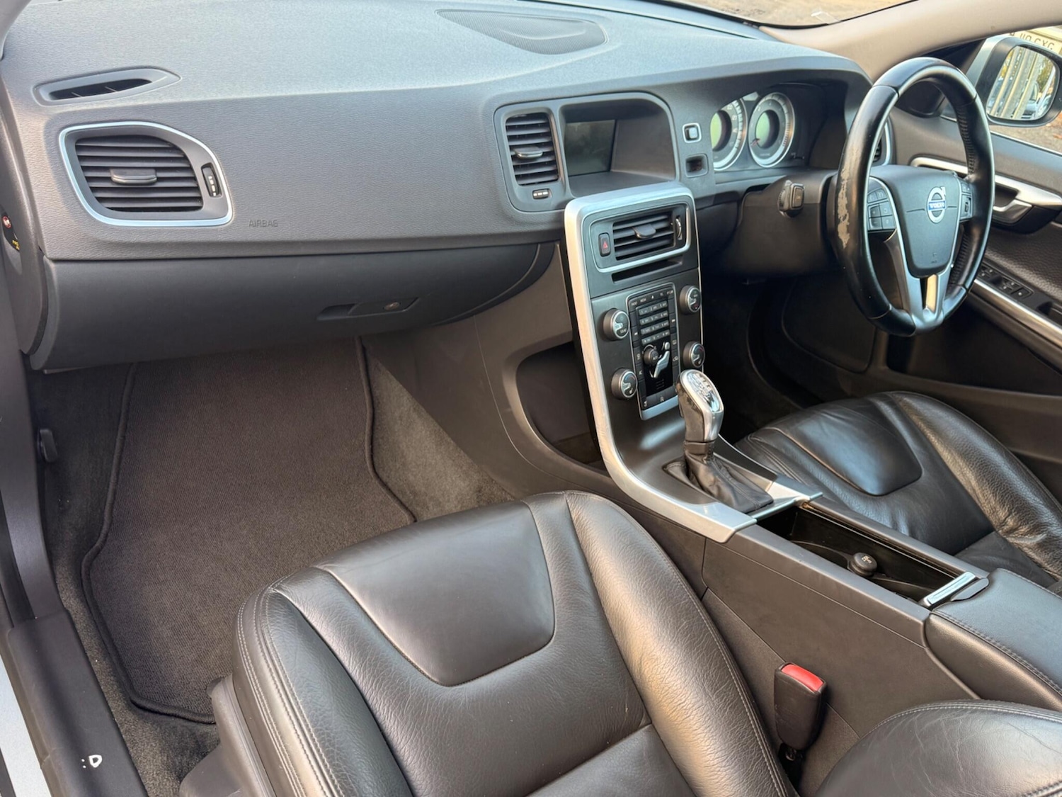 Used Volvo V60 2013 for sale - 76572950: Photo 12