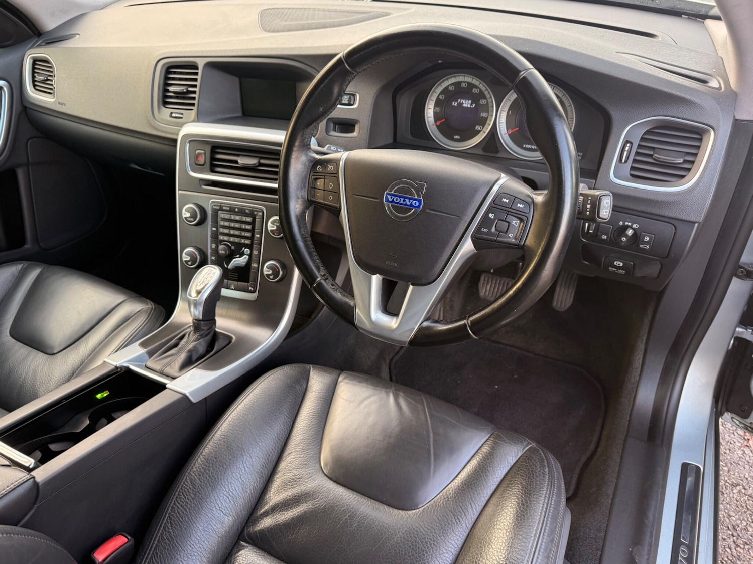 Used Volvo V60 2013 for sale - 76572950: Photo 14