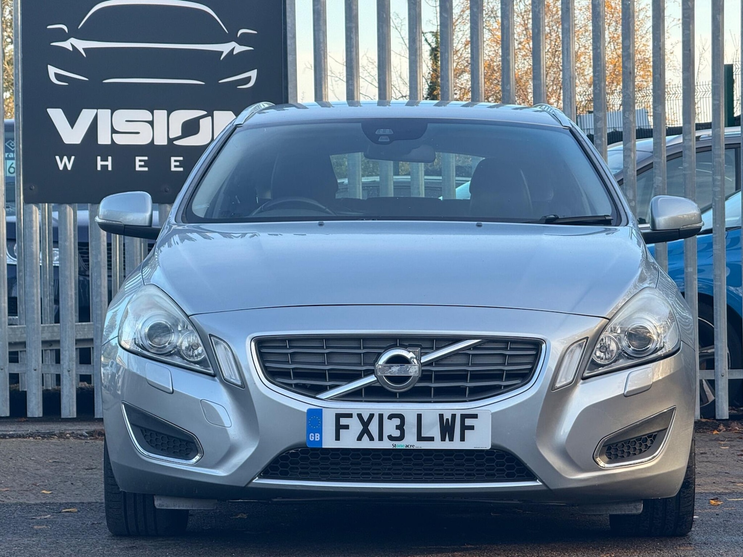 Used Volvo V60 2013 for sale - 76572950: Photo 2