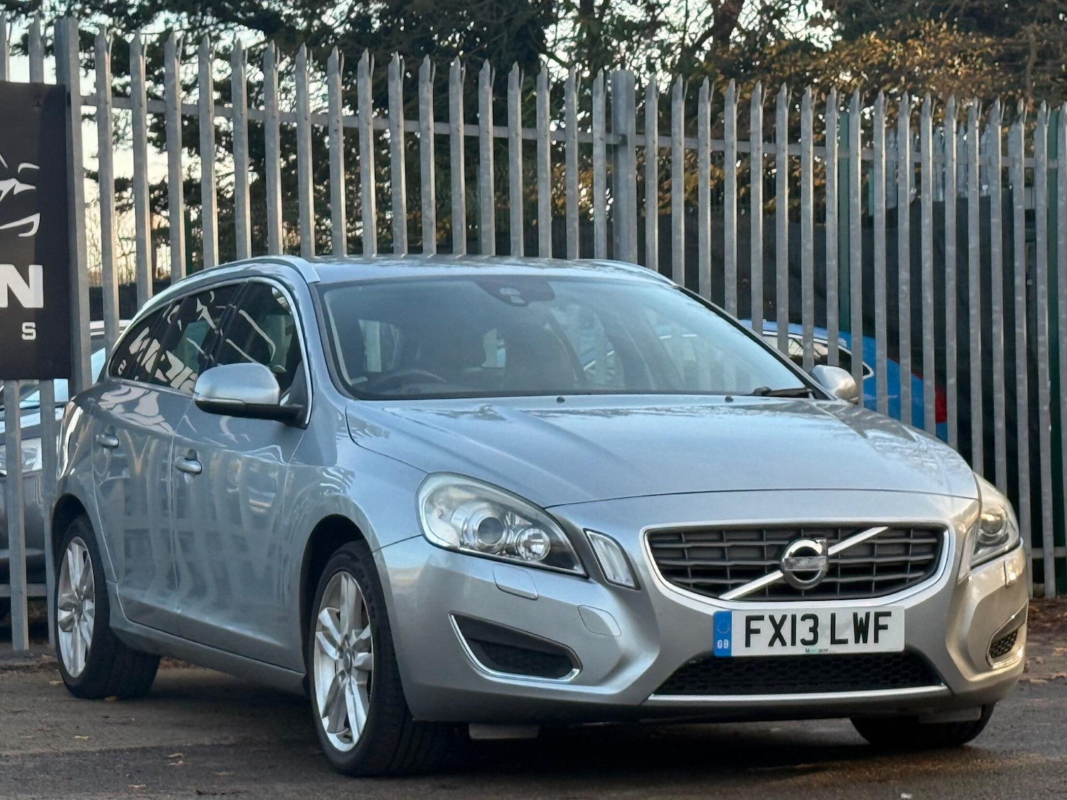 Used Volvo V60 2013 for sale - 76572950: Photo 5