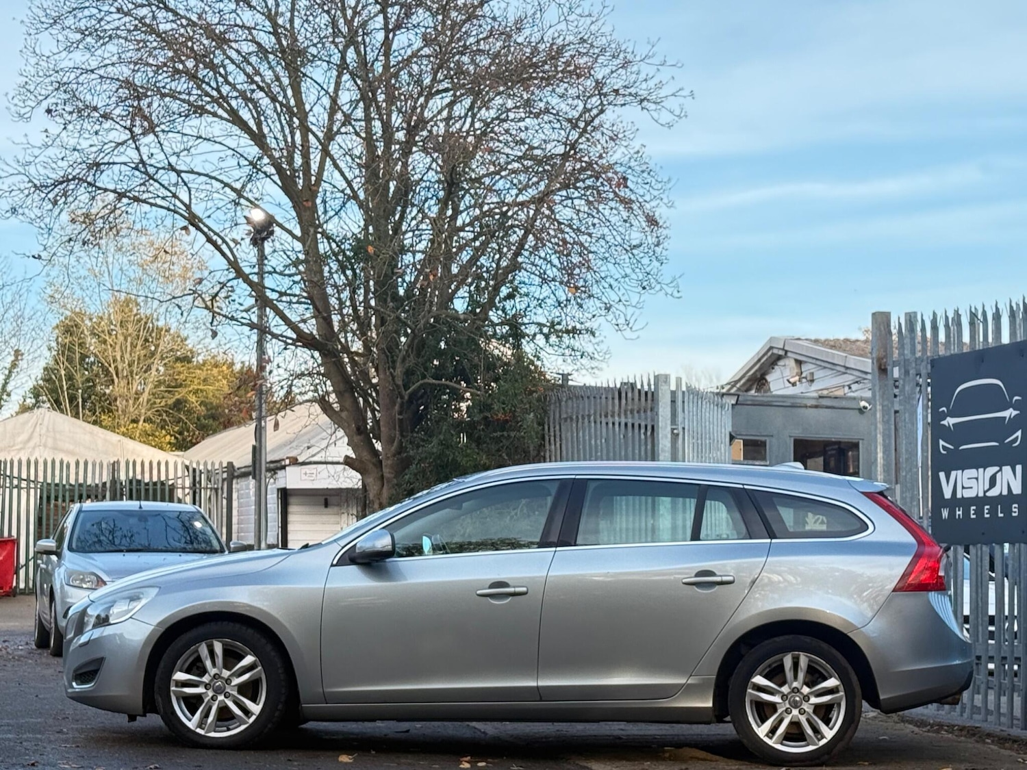 Used Volvo V60 2013 for sale - 76572950: Photo 8