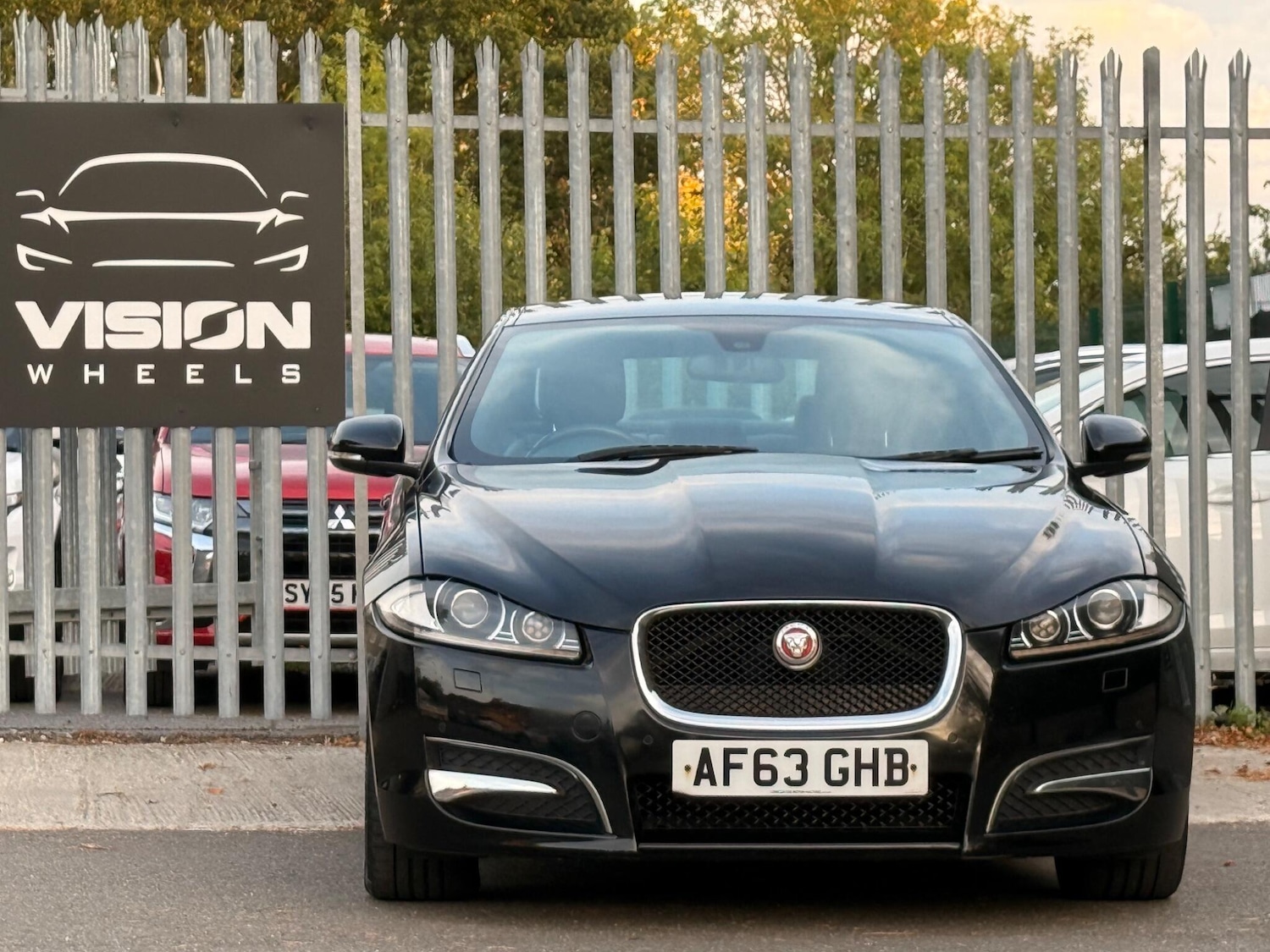 Used Jaguar XF 2013 for sale - 76042316: Photo 1