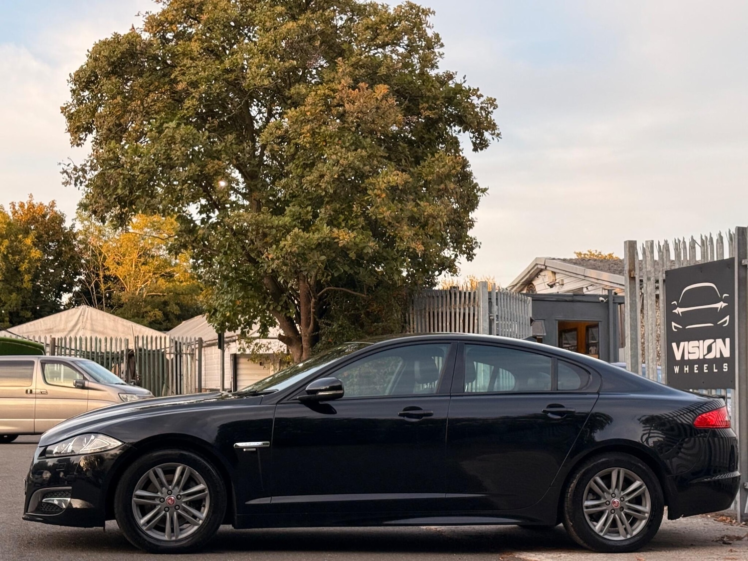 Used Jaguar XF 2013 for sale - 76042316: Photo 13