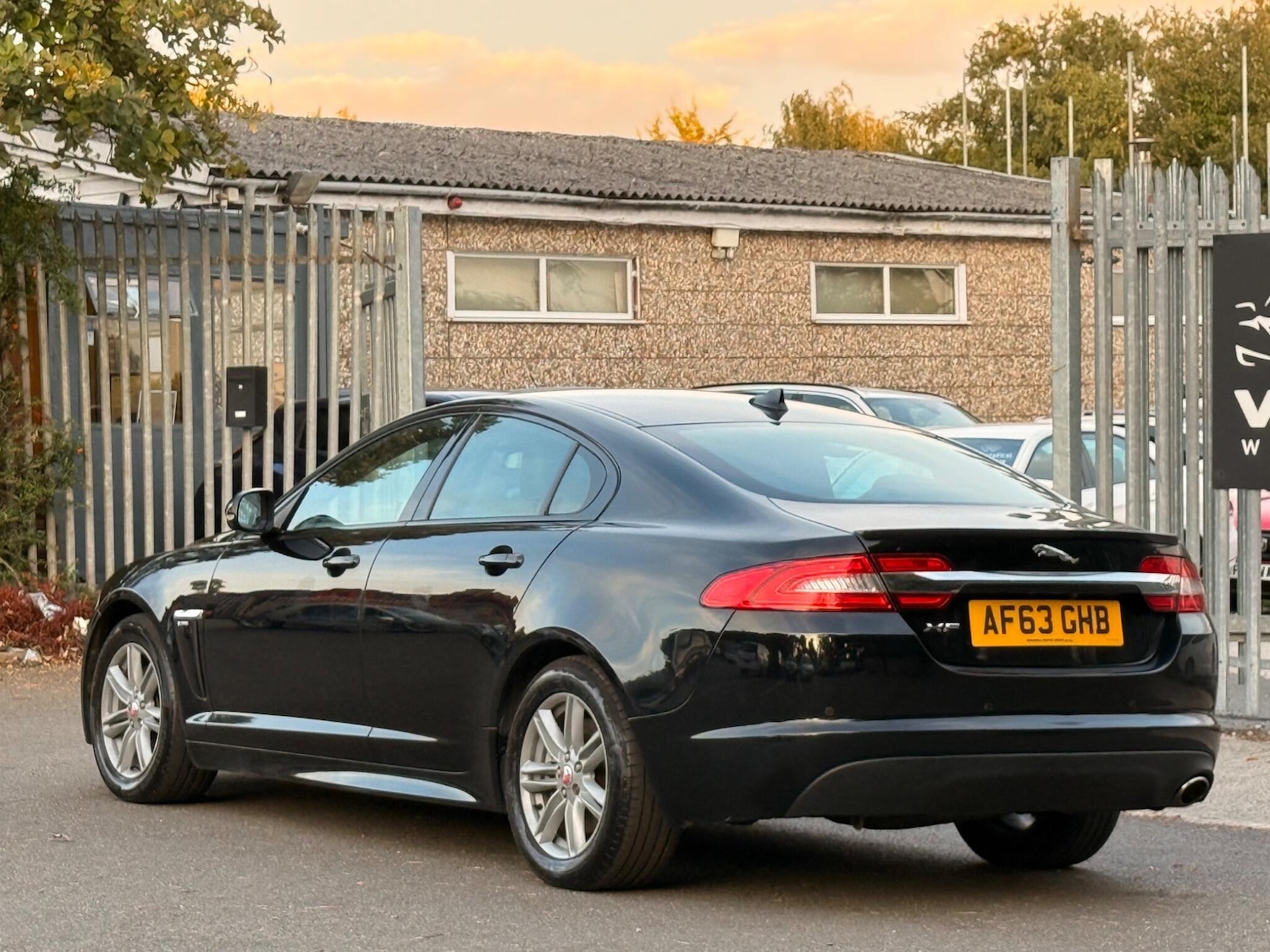 Used Jaguar XF 2013 for sale - 76042316: Photo 3