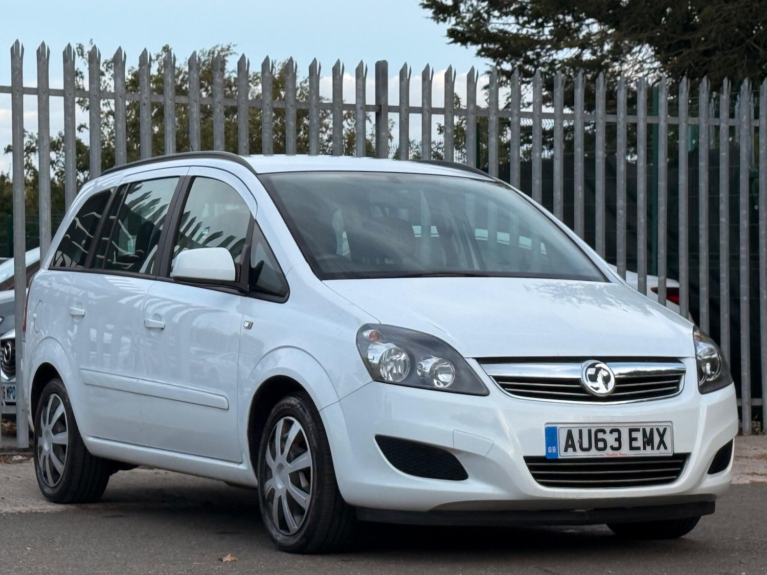 Used Vauxhall Zafira 2013 for sale - 76072106: Photo 2