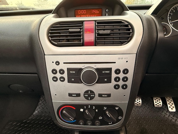 Used Vauxhall Tigra 2006 for sale - 76239377: Photo 17