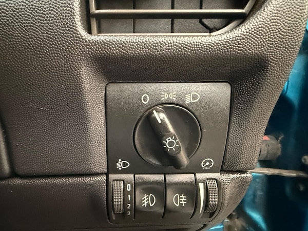 Used Vauxhall Tigra 2006 for sale - 76239377: Photo 21