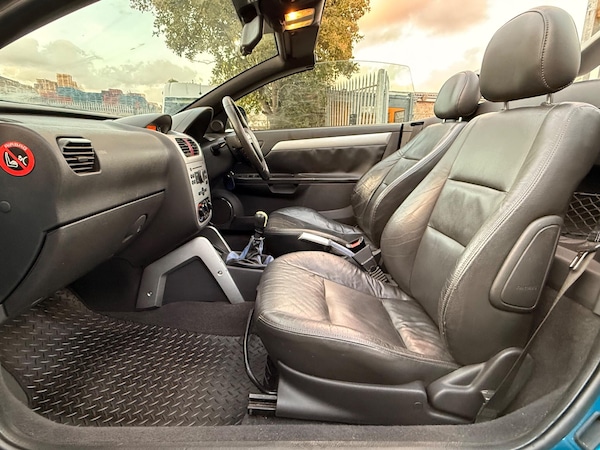 Used Vauxhall Tigra 2006 for sale - 76239377: Photo 24