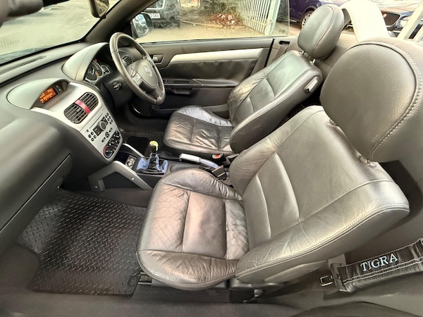 Used Vauxhall Tigra 2006 for sale - 76239377: Photo 25