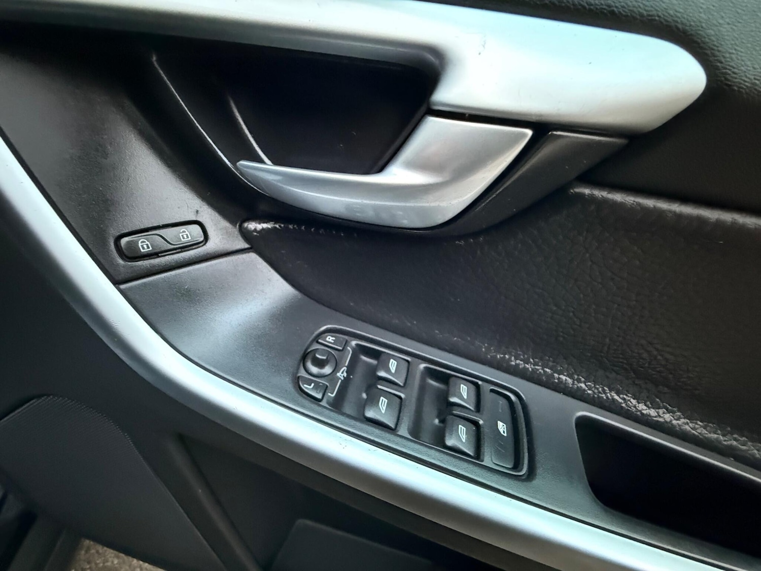 Used Volvo XC60 2010 for sale - 76094436: Photo 24