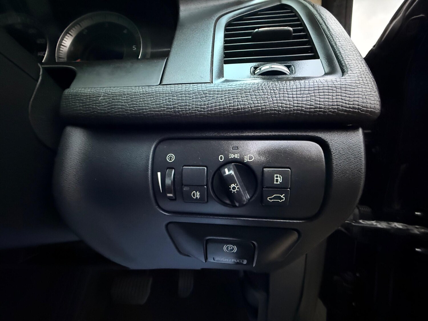Used Volvo XC60 2010 for sale - 76094436: Photo 29