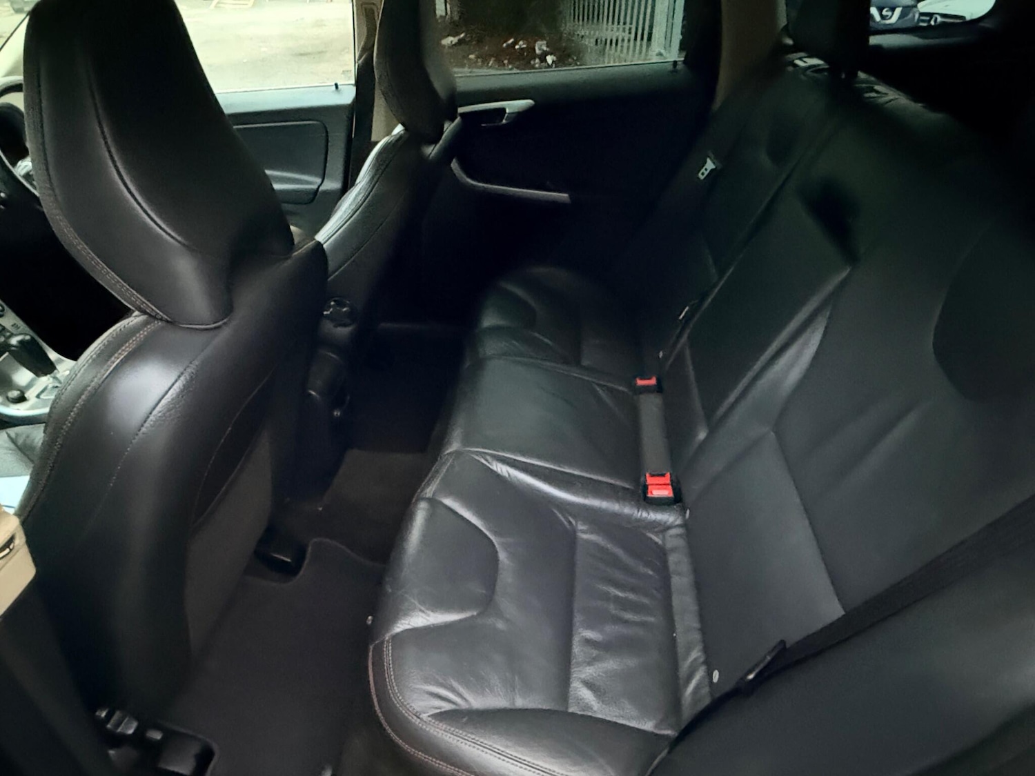 Used Volvo XC60 2010 for sale - 76094436: Photo 3