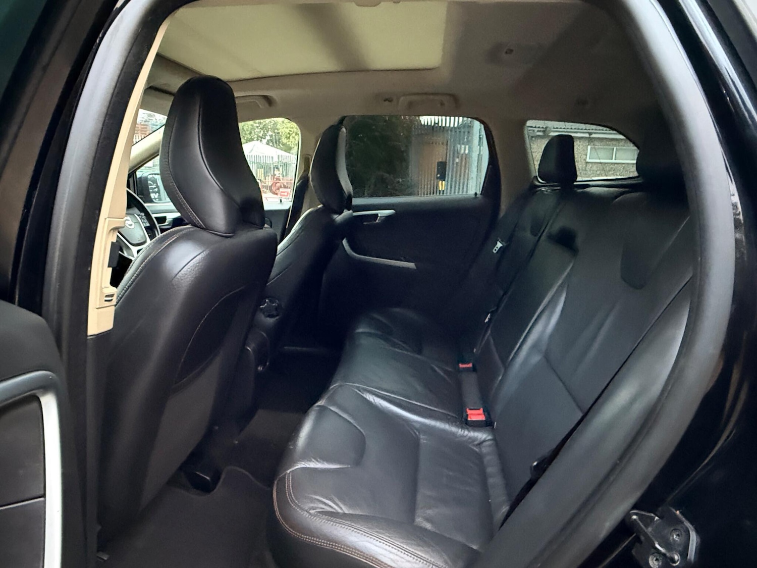 Used Volvo XC60 2010 for sale - 76094436: Photo 4
