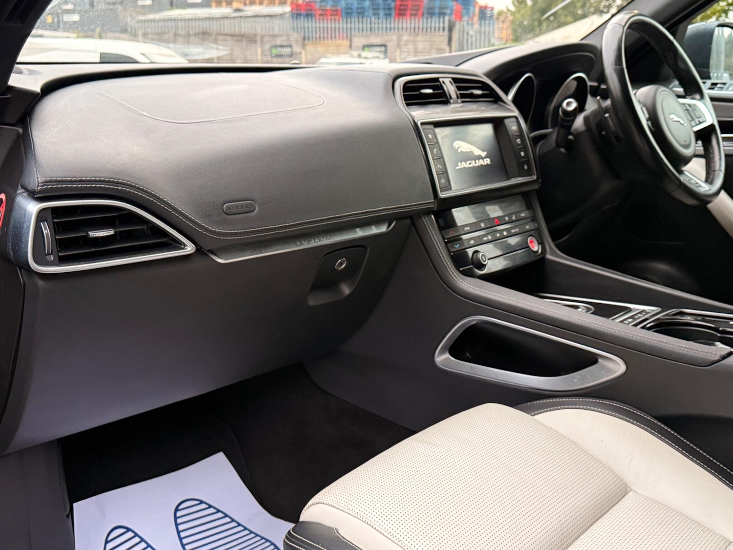 Used Jaguar F-Pace 2017 for sale - 76094437: Photo 19