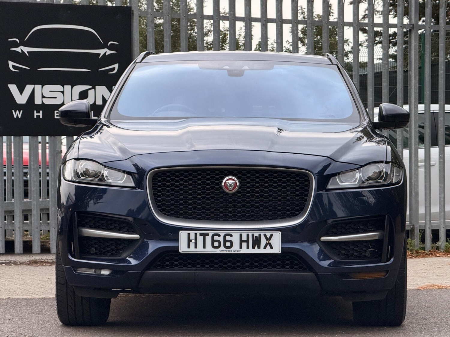 Used Jaguar F-Pace 2017 for sale - 76094437: Photo 2